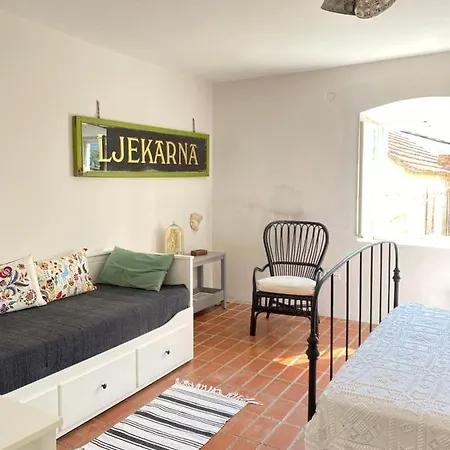 Charming Stone House In Jelsa * Jelsa (Hvar)