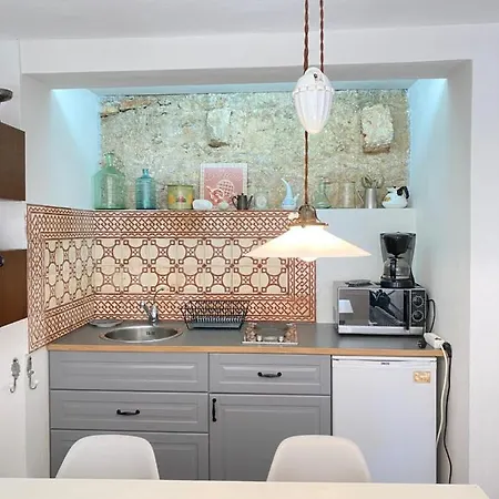 Charming Stone House In Jelsa Vikendica